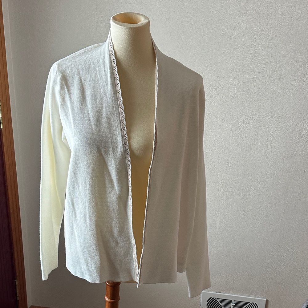 Cyrus women’s sweater
Size L
Color: bone
